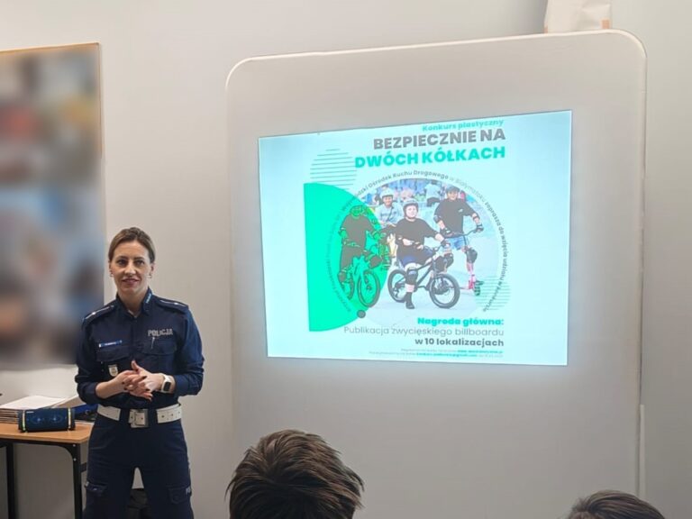 Policja Białystok: Rozmowy o bezpieczeństwie na drodze z uczniami szkół średnich - Podlaskie