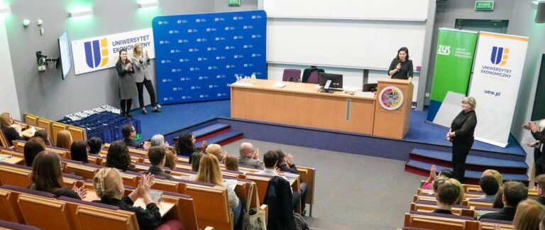 Młodzi eksperci rywalizują o nagrody w Olimpiadzie ZUS na Dolnośląskim Urzędzie Wojewódzkim - Ludzie i miejsca