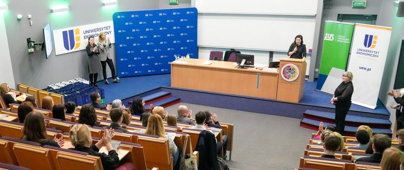 Młodzi eksperci rywalizują o nagrody w Olimpiadzie ZUS na Dolnośląskim Urzędzie Wojewódzkim - Ludzie i miejsca