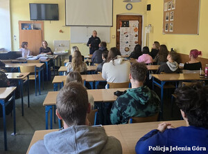Policja zachęca maturzystów do służby w Jeleniej Górze - Ludzie i miejsca