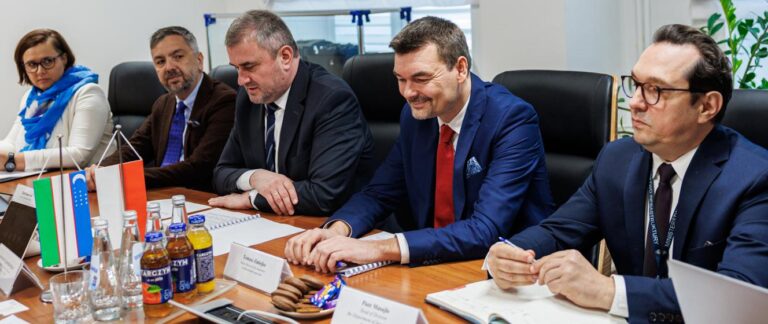 Polska i Uzbekistan: Rozwój współpracy transportowej i lotniczej - Polska