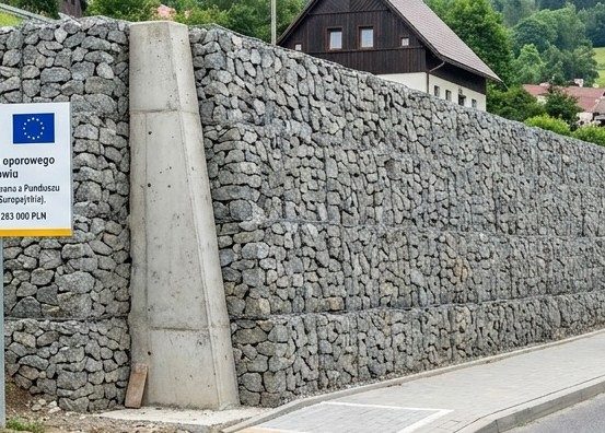 Odbudowa muru oporowego w Brzozowie dzięki unijnym środkom - Aktualności