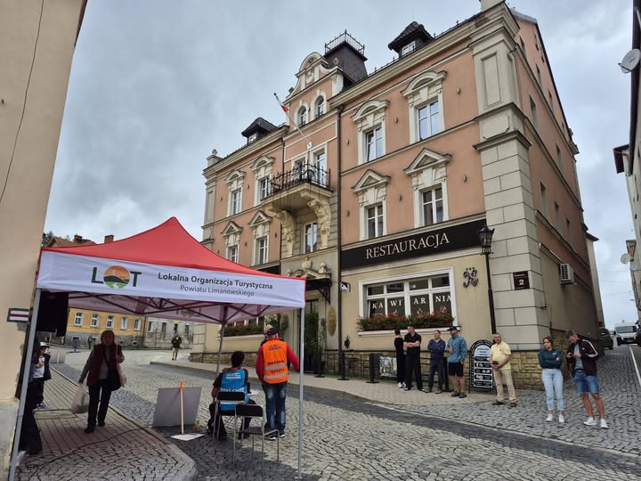 Pierwsze załogi dotarły na Rynek w Dusznikach-Zdroju - Duszniki-Zdrój